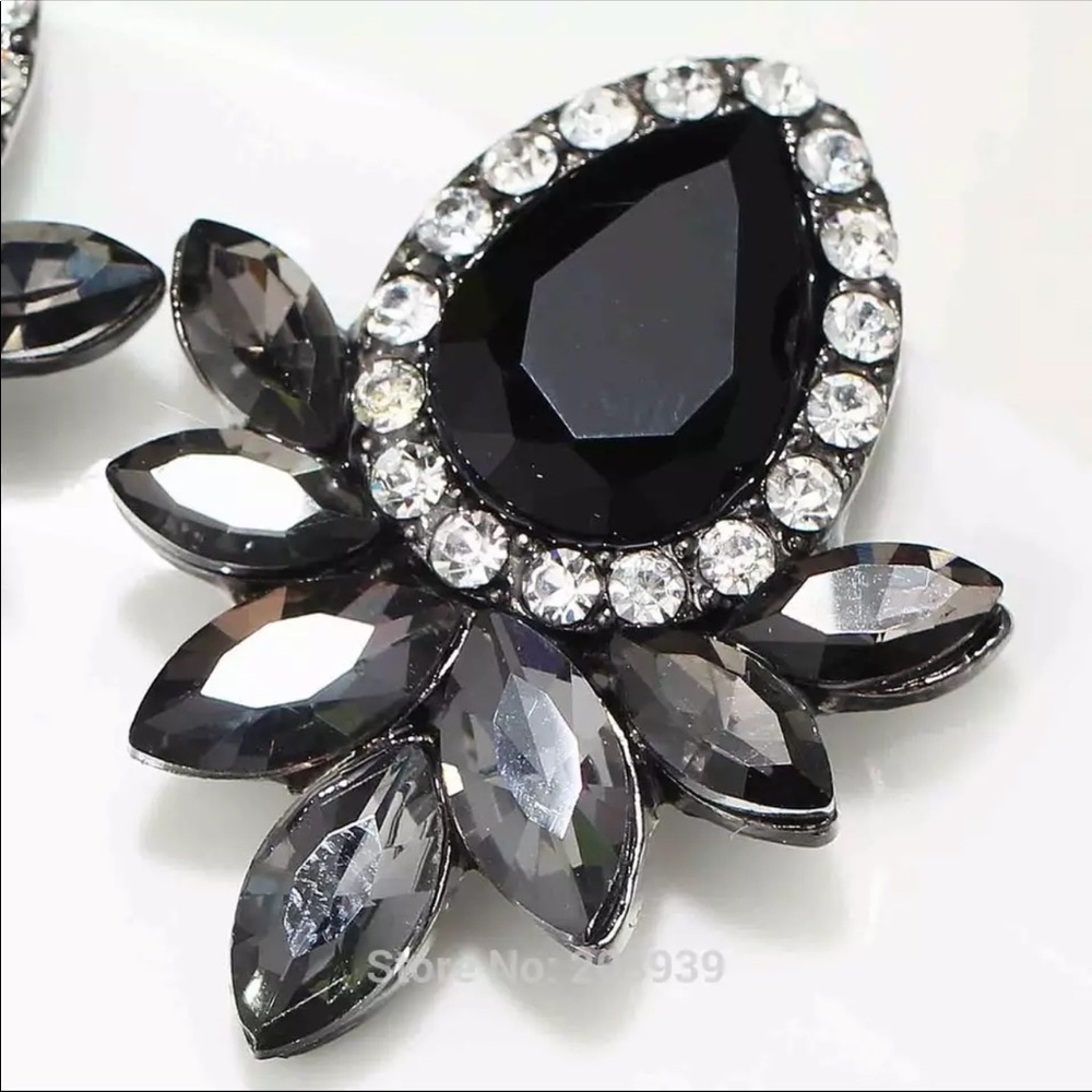 New Crystal Rhinestone Black Glass earrings - Picture 2 of 3